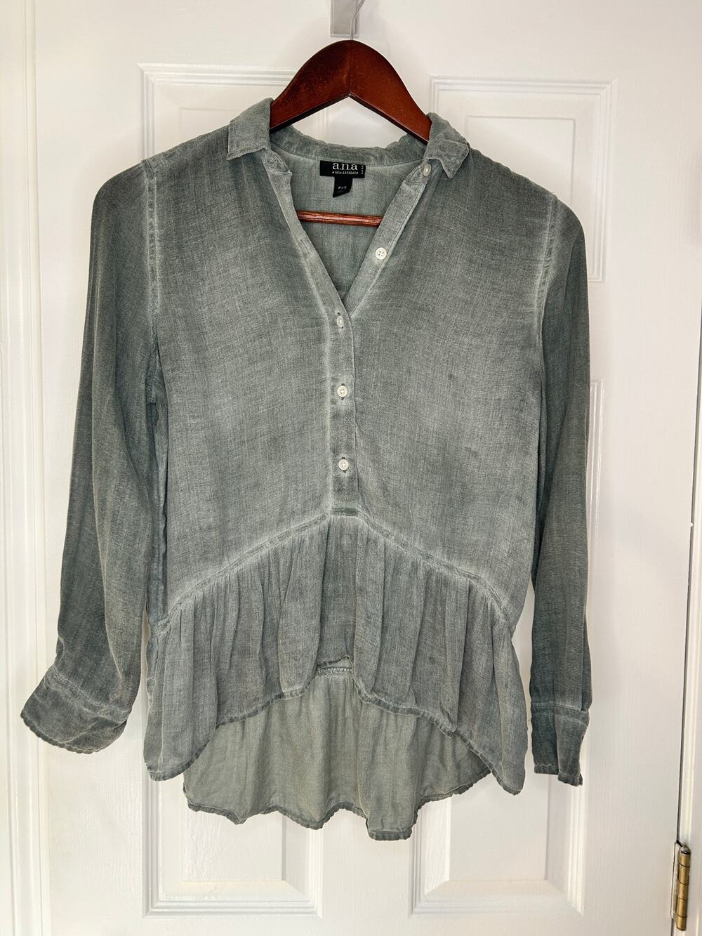 a.n.a Petite XS Gray Peplum Blouse Rayon Button Front Tunic Top Womens